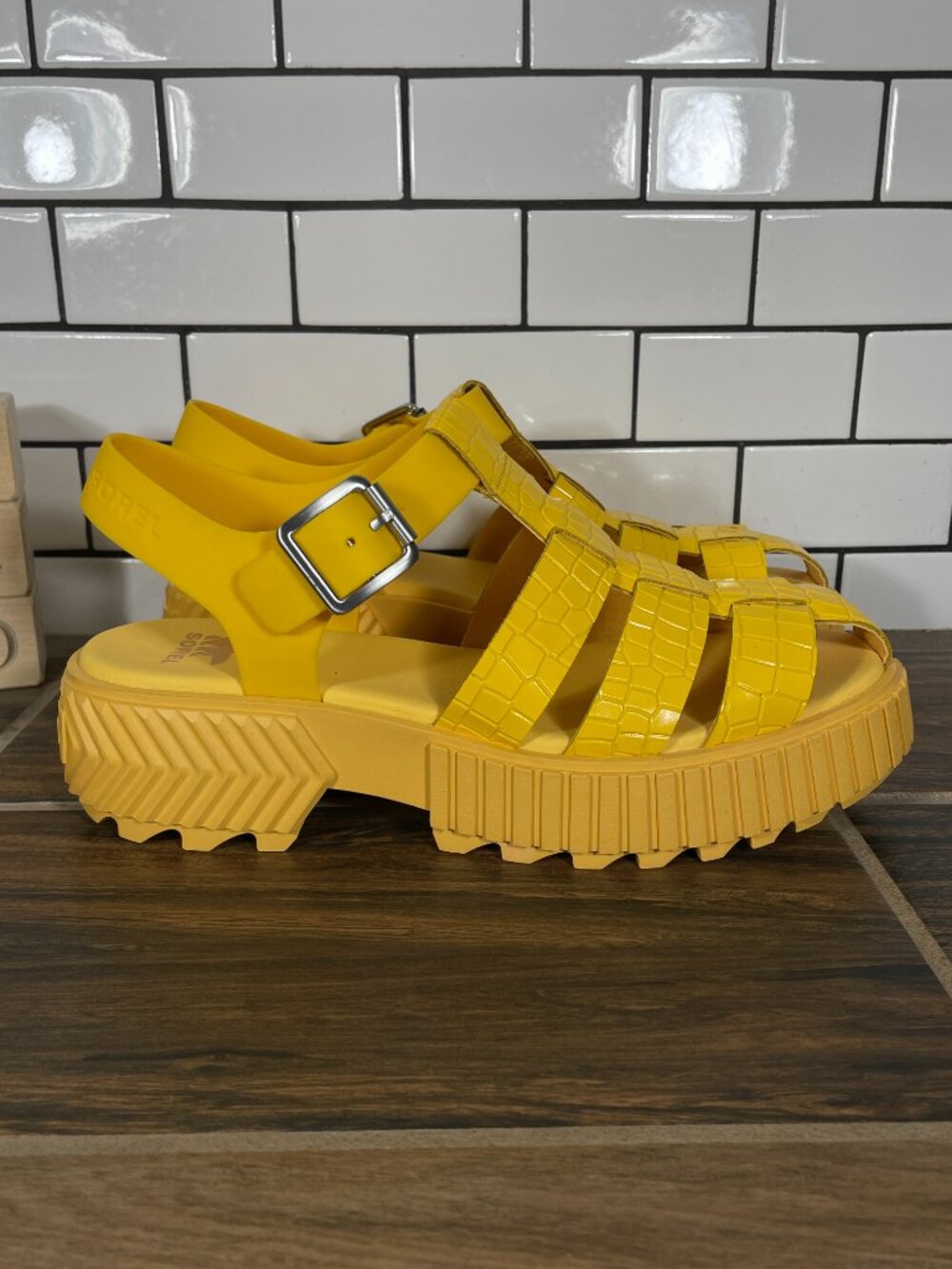 Sorel Ona Streetworks Fisherman Mid Sandal Shoes Womens Sz 9 Yellow Ray Leather - Picture 3 of 12